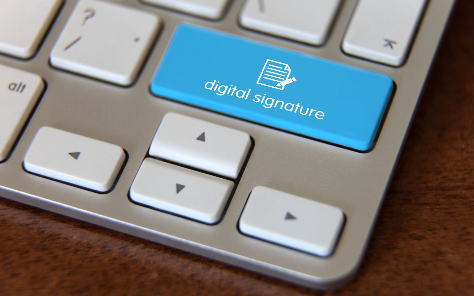 Touche bleu "digital signature" sur un clavier d'orduinateur"